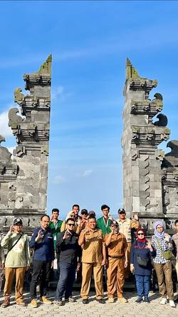 Photo shared by Puncak Jowin on July 22, 2025 tagging @jtv_tulungagung, @pesonakitatulungagung, @bapenda.tulungagung, @zonatulungagung, @desa_winong.kalidawir, and @geopark.tulungagung.